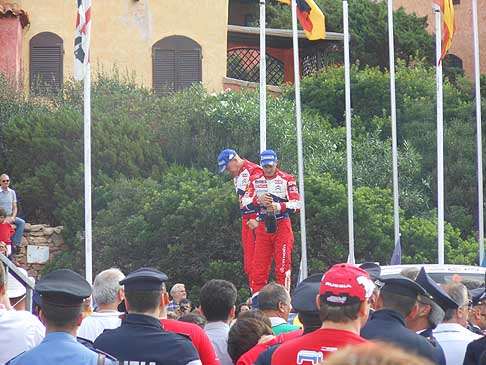 Rally WRC - Mikko Hirvonen su Citroen DS3 WRC che ritira il primo premio al Rally WRC 2012 tappa di Sardegna. Foto by Automania width=